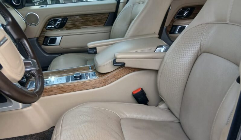 
								2019 LAND Rover Range Rover full									